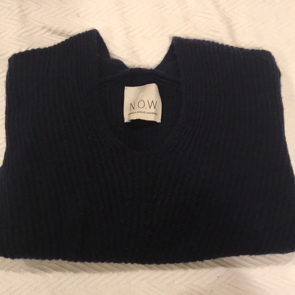 Beautiful Cashmere and Wool Sweater - Picture 6 of 6
